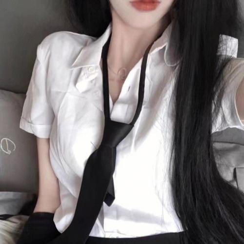 她来自胡志明市